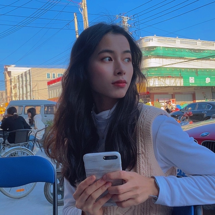 A叫我燕萍就好了-广东省·佛山市·南海区-抖音-00后 身高161cm体重88斤可接买家秀 视频制作 平时喜欢玩抖音 会p图调色有一定的审美 可驾驭各种风格