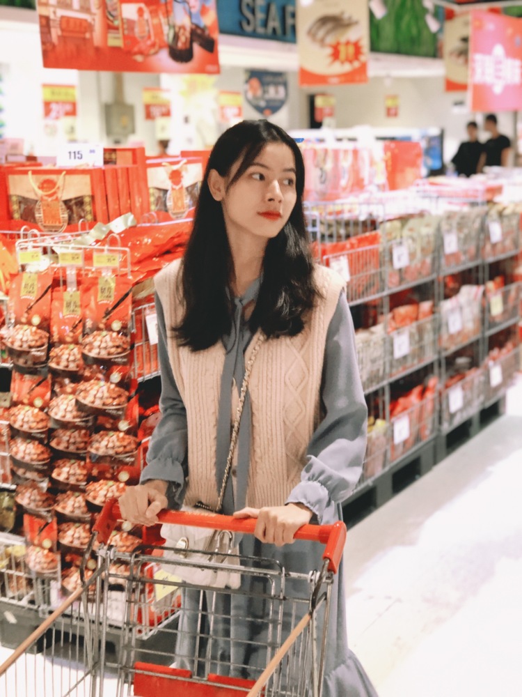 A叫我燕萍就好了-广东省·佛山市·南海区-抖音-00后 身高161cm体重88斤可接买家秀 视频制作 平时喜欢玩抖音 会p图调色有一定的审美 可驾驭各种风格