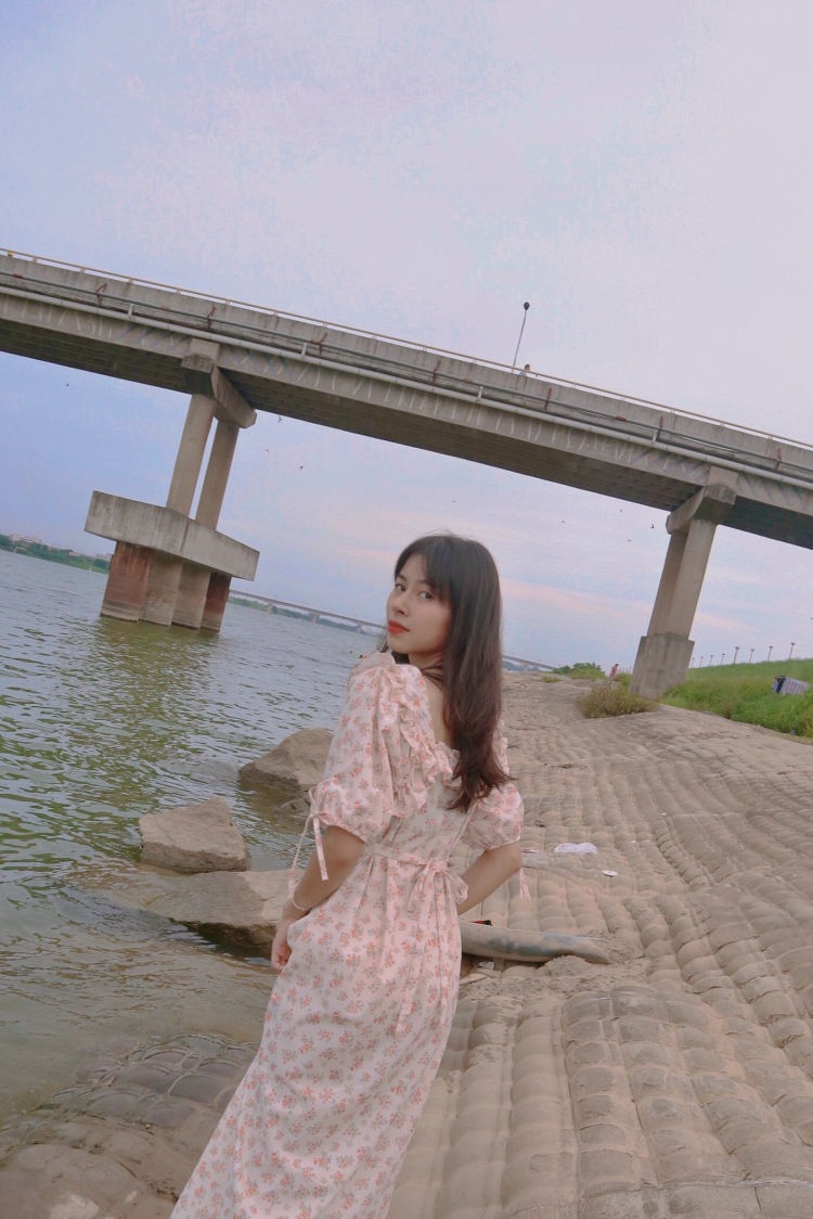 A叫我燕萍就好了-广东省·佛山市·南海区-抖音-00后 身高161cm体重88斤可接买家秀 视频制作 平时喜欢玩抖音 会p图调色有一定的审美 可驾驭各种风格