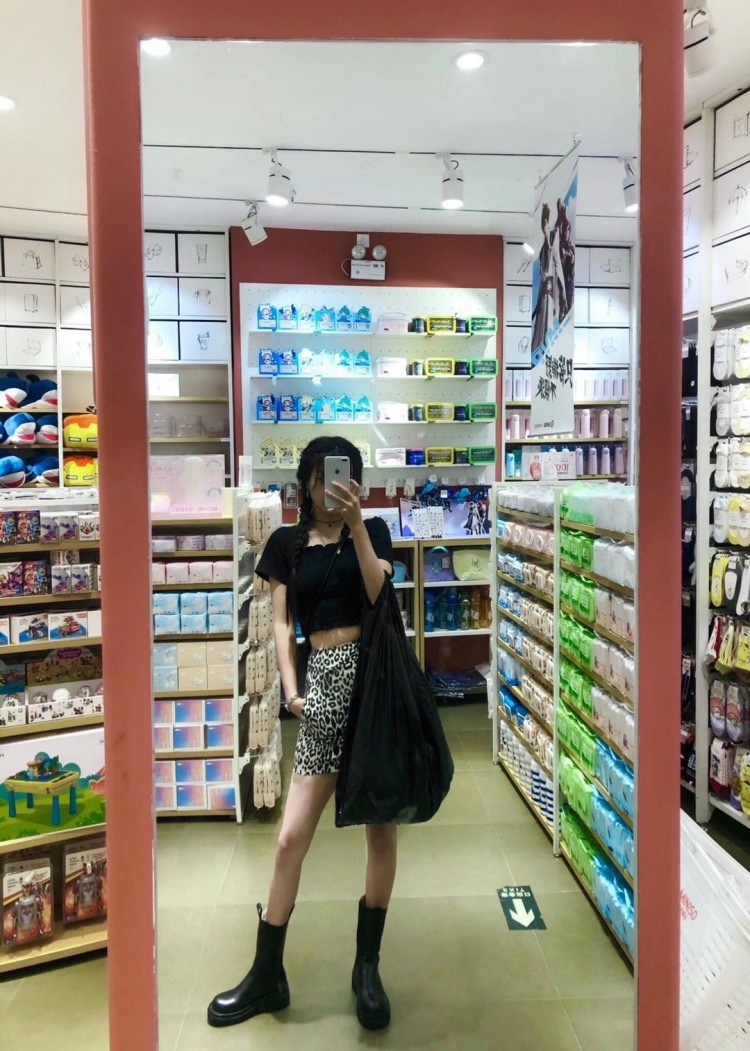 蔓蔓在努力-四川省·绵阳市·涪城区-抖音-各位商家好!
接买家秀,寄拍,会p图,短视频带货,做个兼职 能长期合作!