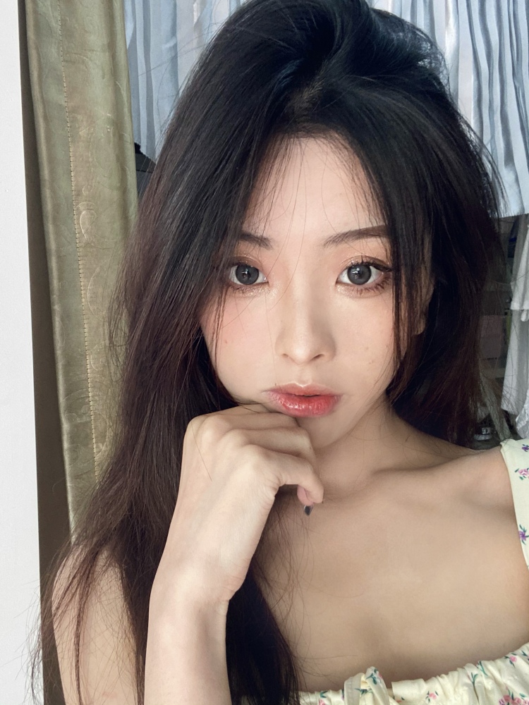 悦子-广东省·广州市·从化区-微博 ***-接寄拍 瞳模穿搭等 费用协商
身高165 体重87 会化妆
平常风格偏 纯欲 轻欧美 美式复古风格