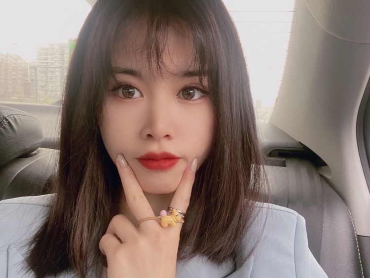 🦋Dimples-北京市·北京市·海淀区--个人喜欢拍照。P图。拍视频。入门级的小模特。希望能深入的感受模特的魅力,嘻嘻