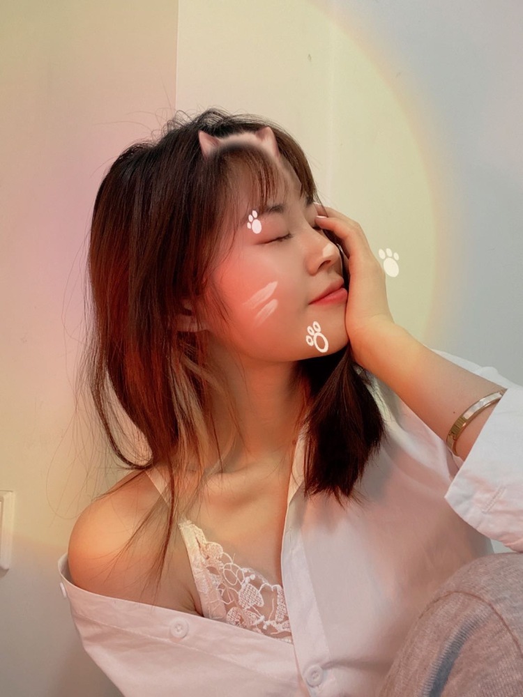 🦋Dimples-北京市·北京市·海淀区--个人喜欢拍照。P图。拍视频。入门级的小模特。希望能深入的感受模特的魅力,嘻嘻