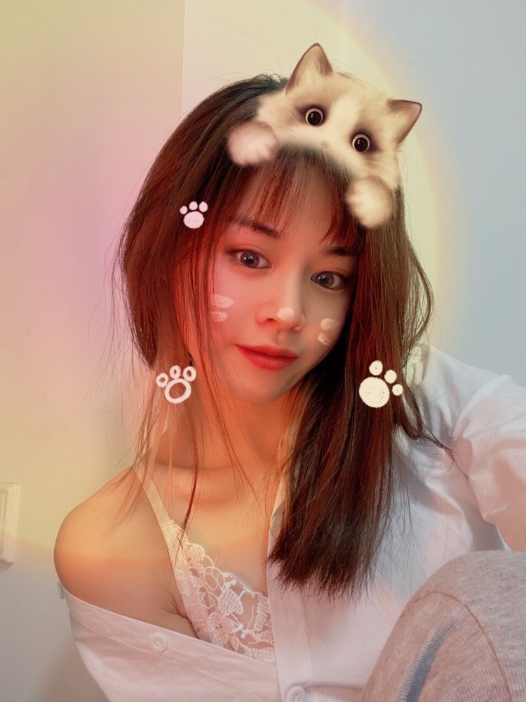 🦋Dimples-北京市·北京市·海淀区--个人喜欢拍照。P图。拍视频。入门级的小模特。希望能深入的感受模特的魅力,嘻嘻