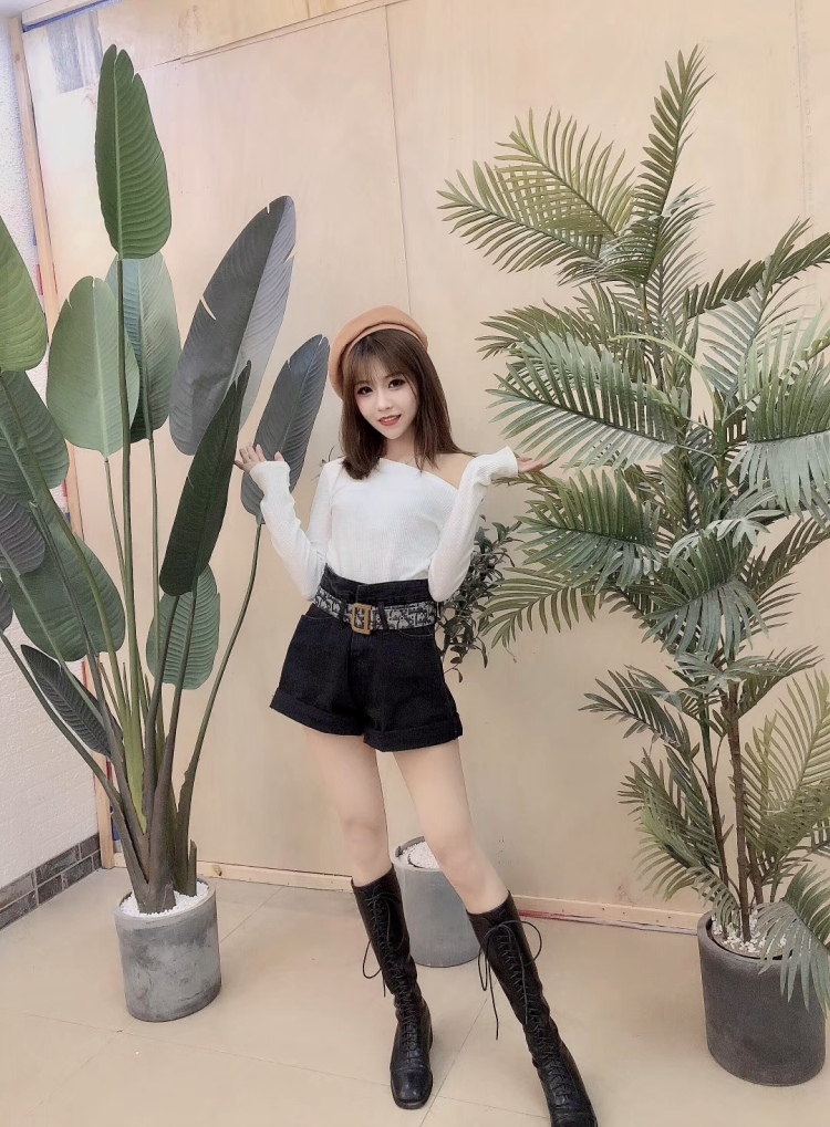 阿雅ivy-广东省·深圳市·宝安区-微博 抖音-身高：160
体重：88
风格：甜美 韩系 欧美 休闲 小清新均可驾驭
会按要求拍摄 出图快 效果佳
接寄拍买家秀可长期合作 ！
