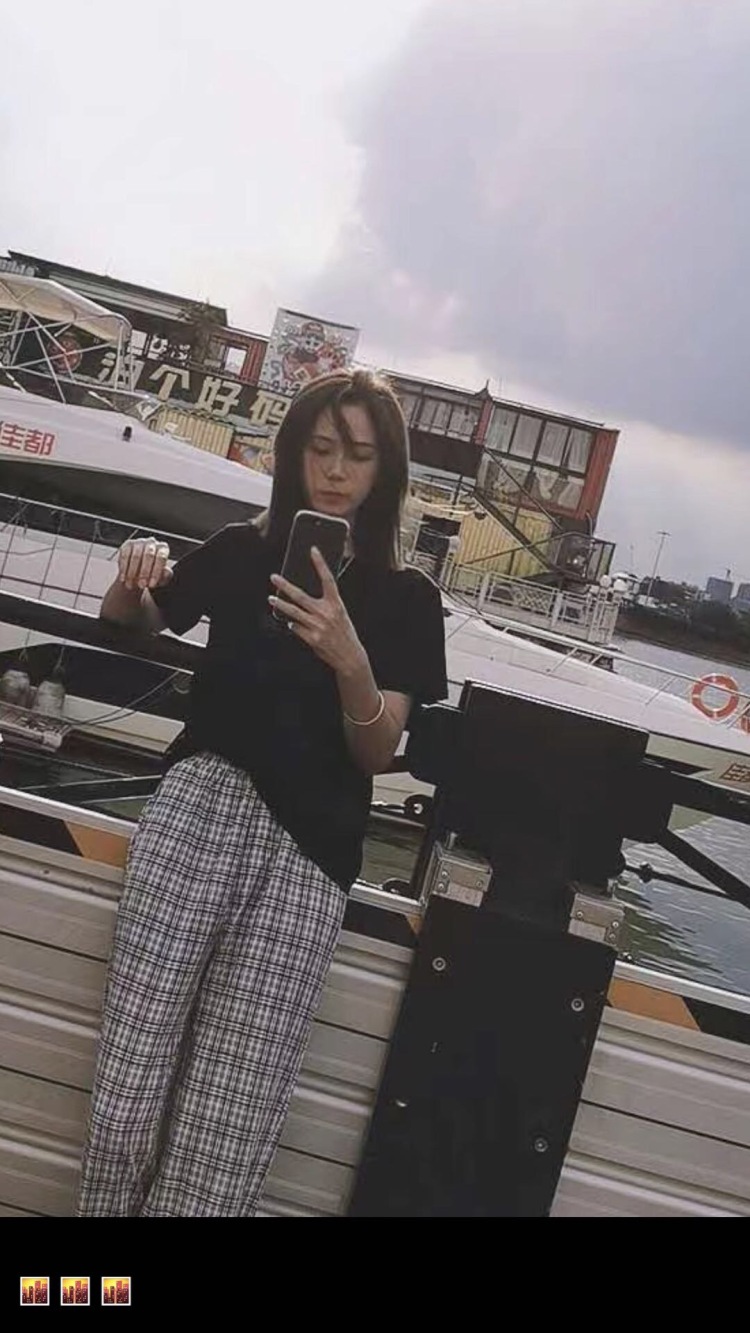 💋 吴阿蓉-广东省·广州市·越秀区-抖音-大家好!我是吴啊蓉
身高:170 体重:50
可以驾驭的风格有休闲风 潮牌风 甜美风等等…
会尽快的按要求出图 期待与你们的合作 谢谢