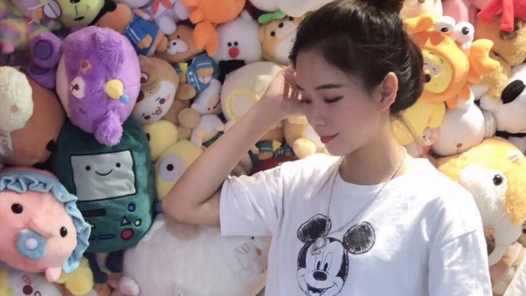💋 吴阿蓉-广东省·广州市·越秀区-抖音-大家好!我是吴啊蓉
身高:170 体重:50
可以驾驭的风格有休闲风 潮牌风 甜美风等等…
会尽快的按要求出图 期待与你们的合作 谢谢