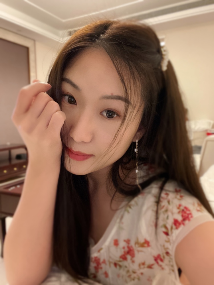 杨岩-辽宁省·沈阳市·沈河区-抖音 微博 ***-简单介绍一下我本人：有稳定的工作，也很有钱（装的🤫），想靠业余时间赚点零花钱买酒喝。喜欢拍照、穿搭、玩，还有就是比较喜欢拍买家秀，给商家评价，我可是很旺商家的，那些被我评价过的商品销量猛增。我本人…商