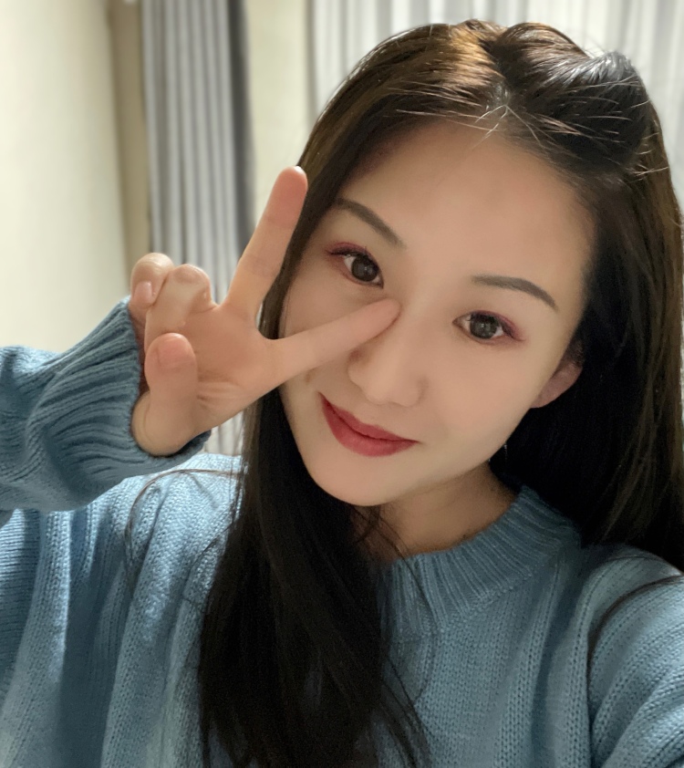杨岩-辽宁省·沈阳市·沈河区-抖音 微博 ***-简单介绍一下我本人：有稳定的工作，也很有钱（装的🤫），想靠业余时间赚点零花钱买酒喝。喜欢拍照、穿搭、玩，还有就是比较喜欢拍买家秀，给商家评价，我可是很旺商家的，那些被我评价过的商品销量猛增。我本人…商