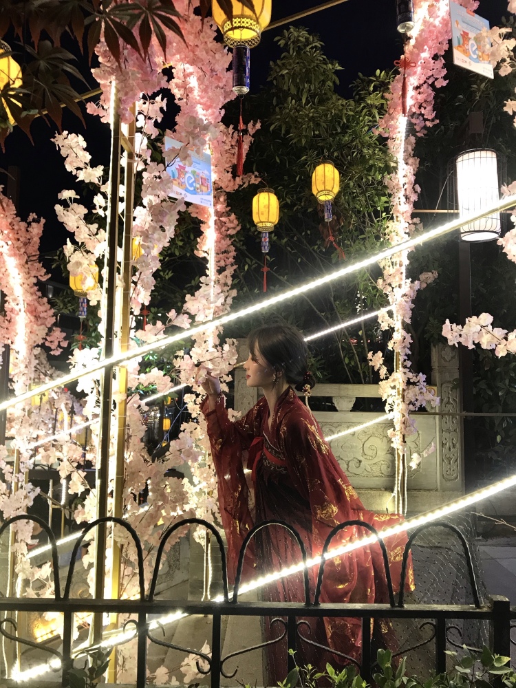 耶啵.🌱-江苏省·常州市·武进区-抖音 ***-接寄拍 各种风格都可以接 身高158 体重44公斤 平常上课在常州武进区 放假回南京秦淮 会修图露脸也可以