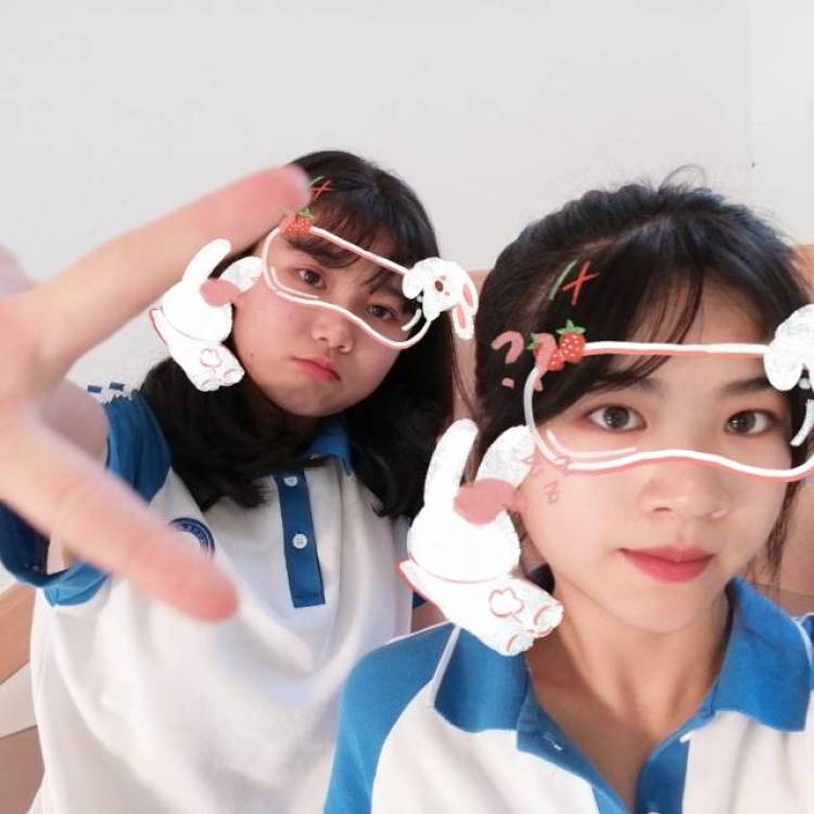 等会儿吃啥-广东省·茂名市·信宜市-***-学生 身高153 体重87 电子商务专业 喜欢拍照,会修图,会做海报PPT,什么风格都可以驾驭,有徐飞的各位老板,可以来找我,谢谢