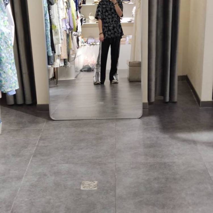 DIGNITY-浙江省·杭州市·江干区--主要拍耳饰和项链还有发饰之类的，会拍照p图，穿搭也可。耳饰之类的耳骨单也可以接。
也可接女装大码衣服。身高160体重57kg