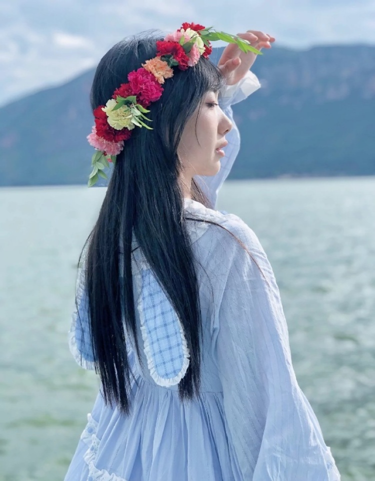 双马尾永垂不朽-云南省·昆明市·五华区--寄拍看看我~ 身高166cm 体重46kg 风格也不被局限 可爱的拍的会多些  会自己拍自己修  很喜欢拍照 接到的单子会尽全力的拍好看 ！！