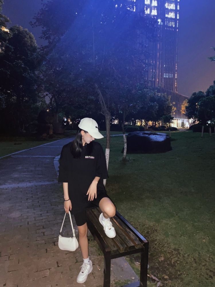 周周-重庆市·重庆市·沙坪坝区--接寄拍 寄拍 寄拍 
身高160 体重80
自己会修图
新人小白 可商量都好说