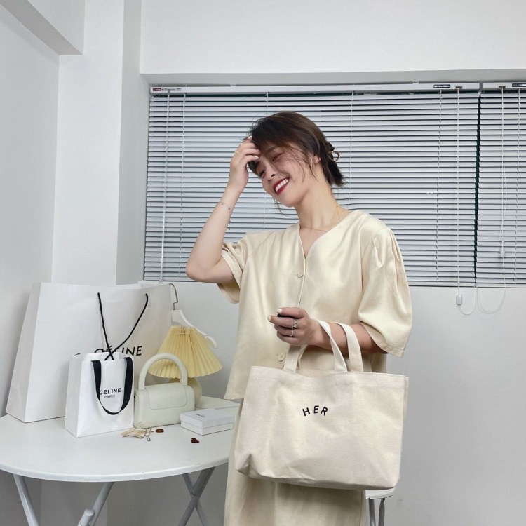 叶静-浙江省·丽水市·龙泉市-抖音 ***-接网店寄拍 擅长服装搭配 韩系风 简约风
抖音视频推荐 开箱测试 ***种草