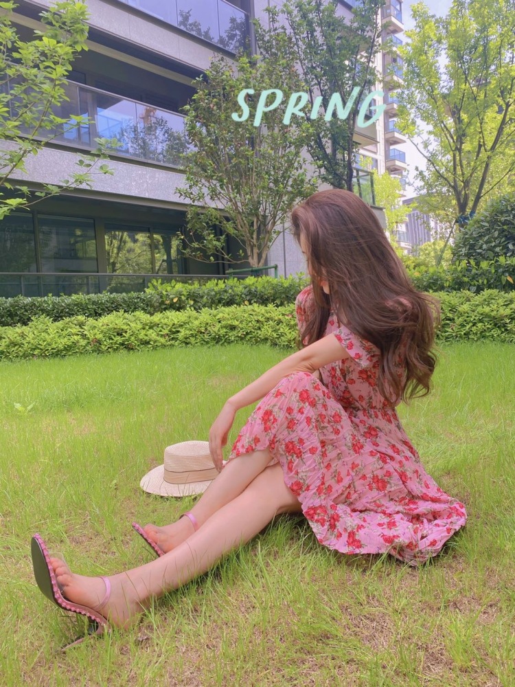 Baby Queen-浙江省·杭州市·临安区-抖音-擅长拍照修图滤镜。曾经开过服装店，对服装很热爱。穿衣服多元化。本人偏气质风格。希望商家可以找我，接寄拍。