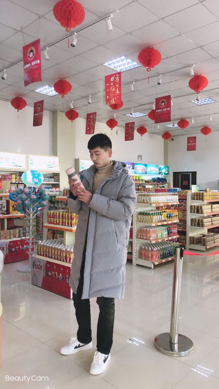 颜控代购💳可花呗信用卡-安徽省·亳州市·谯城区-*** 抖音-素人 
可接寄拍 买家秀
会搭配 会P图 
身高185 体重70  腿长1.1米