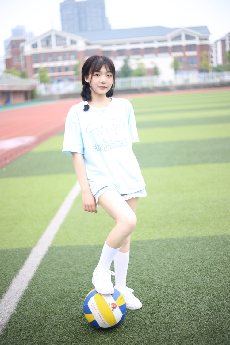 咩咩-湖南省·湘潭市·雨湖区-抖音 微博 ***-本人大学专业是摄影专业 会拍照  也有摄影师  虽不是专业模特  算是业余模特   平时也爱拍照  会穿搭  经常有同学让我推荐衣服链接