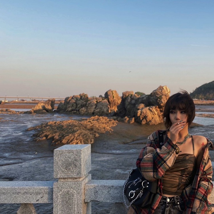 4U-辽宁省·大连市·旅顺口区-抖音，3600-擅长探店打卡，接寄拍，可约拍。会用日语交流，抖音粉丝3600，艺术生。