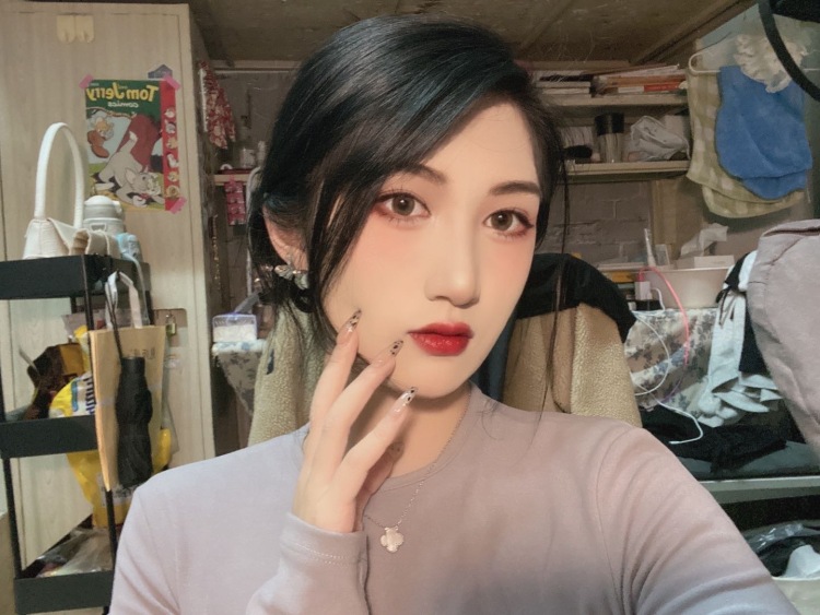 宁宁-辽宁省·大连市·甘井子区-抖音 -买家秀 抖音短视频 *** 微博 等等都ok 有800粉丝。都可以接 化妆品衣服 使用东西 照片视频都行