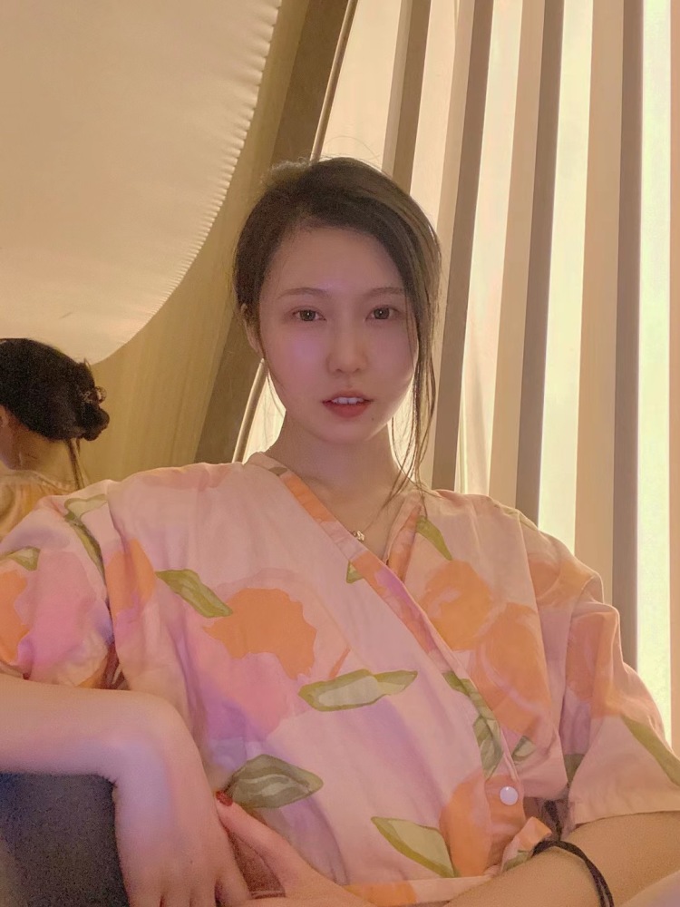 媛儿-北京市·北京市·东城区-抖音-大家好！我是媛儿
个人比较喜欢拍照 穿搭 会化妆 有化妆师証。 
会修图 会做视频 什么风格都可以，都能驾驭  有需要的老板可以找我
年龄：26
身高：170
体重：50KG
抖音粉丝：8400
自己