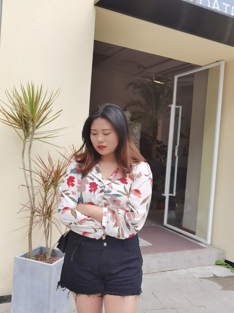 🥀掺半-四川省·南充市·顺庆区-抖音-身高165,体重150左右,虽然是胖子,但是喜欢一切美好事物,喜欢挑战不同风格类穿搭和配饰,希望接服装和配饰相关产品,会拍图,找感觉,普通的拍的高级就是能力。
