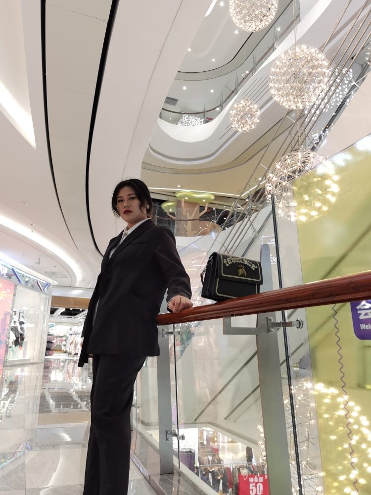 🥀掺半-四川省·南充市·顺庆区-抖音-身高165,体重150左右,虽然是胖子,但是喜欢一切美好事物,喜欢挑战不同风格类穿搭和配饰,希望接服装和配饰相关产品,会拍图,找感觉,普通的拍的高级就是能力。