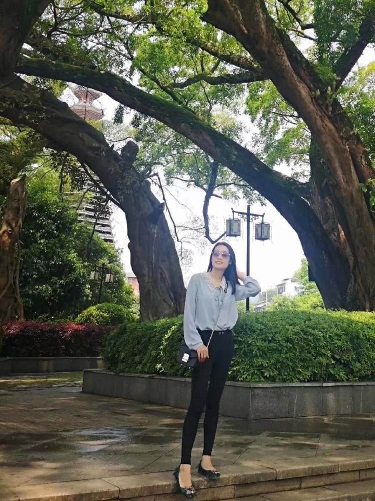 来十碗孟婆汤-江西省·赣州市·章贡区-抖音-有一定穿搭经验 可接衣服单化妆品单子首饰家用等单子…
 ～希望接到买家秀单寄拍和试用等…
以最好的态度完成达到合作共赢～薪资另谈。希望有长期合作
身高：160CM
体重：46KG