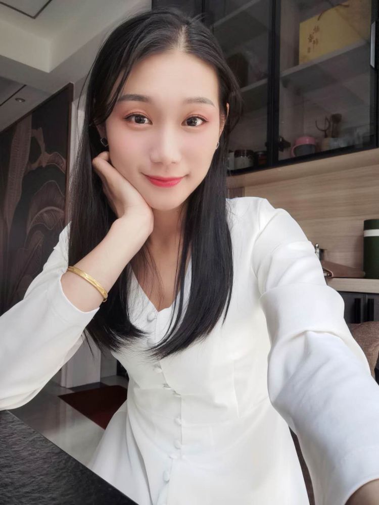 来十碗孟婆汤-江西省·赣州市·章贡区-抖音-有一定穿搭经验 可接衣服单化妆品单子首饰家用等单子…
 ～希望接到买家秀单寄拍和试用等…
以最好的态度完成达到合作共赢～薪资另谈。希望有长期合作
身高：160CM
体重：46KG