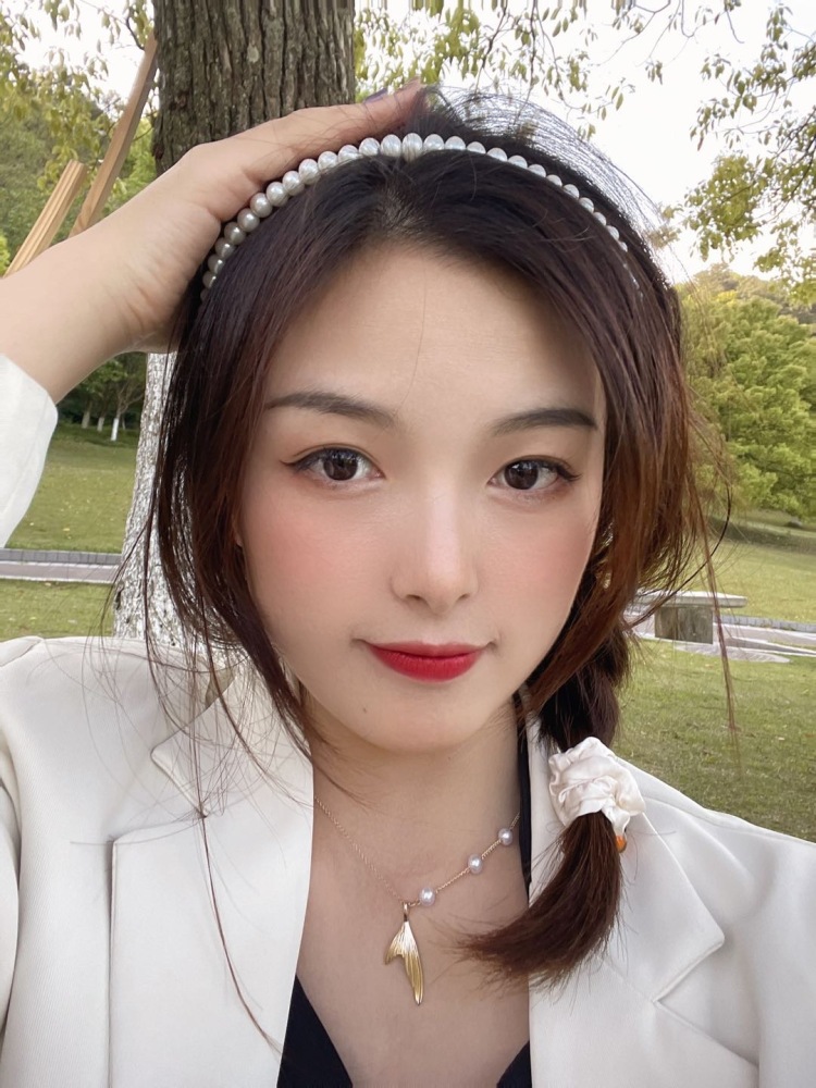 And2girls-浙江省·舟山市·定海区-抖音,微博-喜欢摄影,会简单构图技巧,野生模特。喜欢穿搭,裙子首饰终极爱好者。会化妆,会修图,身材匀称。平时喜欢有仪式感的生活,一些好看的小物件也会收藏。