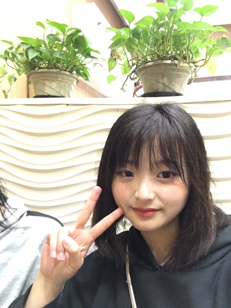 miss-四川省·成都市·青羊区-抖音,快手-喜欢拍照 ,p图,调色,比较喜欢jk,小裙子,想做寄拍,是个学生。