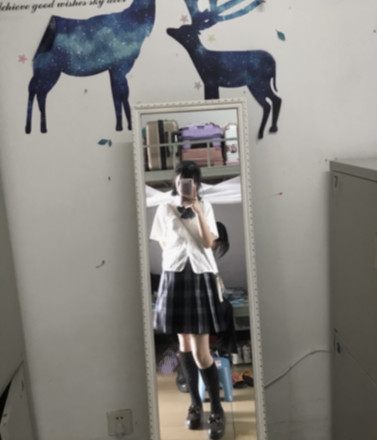 miss-四川省·成都市·青羊区-抖音，快手-喜欢拍照 ，p图，调色，比较喜欢jk，小裙子，想做寄拍，是个学生。