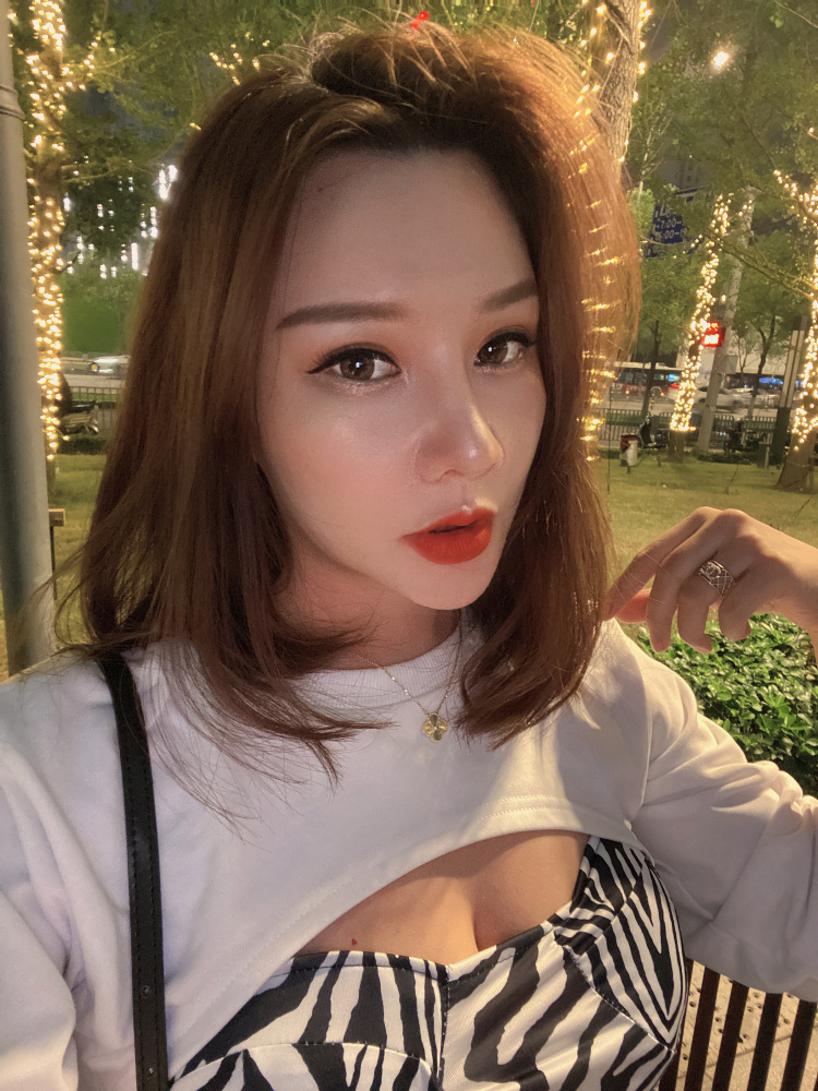 曾经的模特现在是二胎宝妈173cm 65kg 擅长穿衣搭
