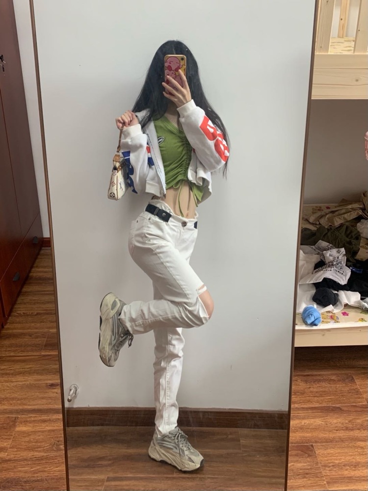 香野栗静子🧸ྀི-浙江省·杭州市·临安区-抖音Tong052752-身高155 体重76 偏瘦 比例好 服饰 配饰 鞋袜 包包 首饰 发饰 生活用品 彩妆 假发 裙裤 等 风格不定，会p图出图快，价格可协商，全国可拍寄，买家秀等 抖音粉丝1.3w