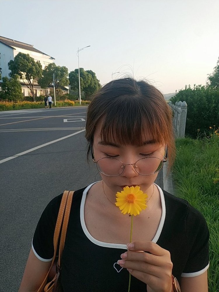 蔺小Q-江苏省·苏州市·吴中区-微博-可以做买家秀,探店打卡,短视频种草,免费试用等,有一定的拍照和修图技术