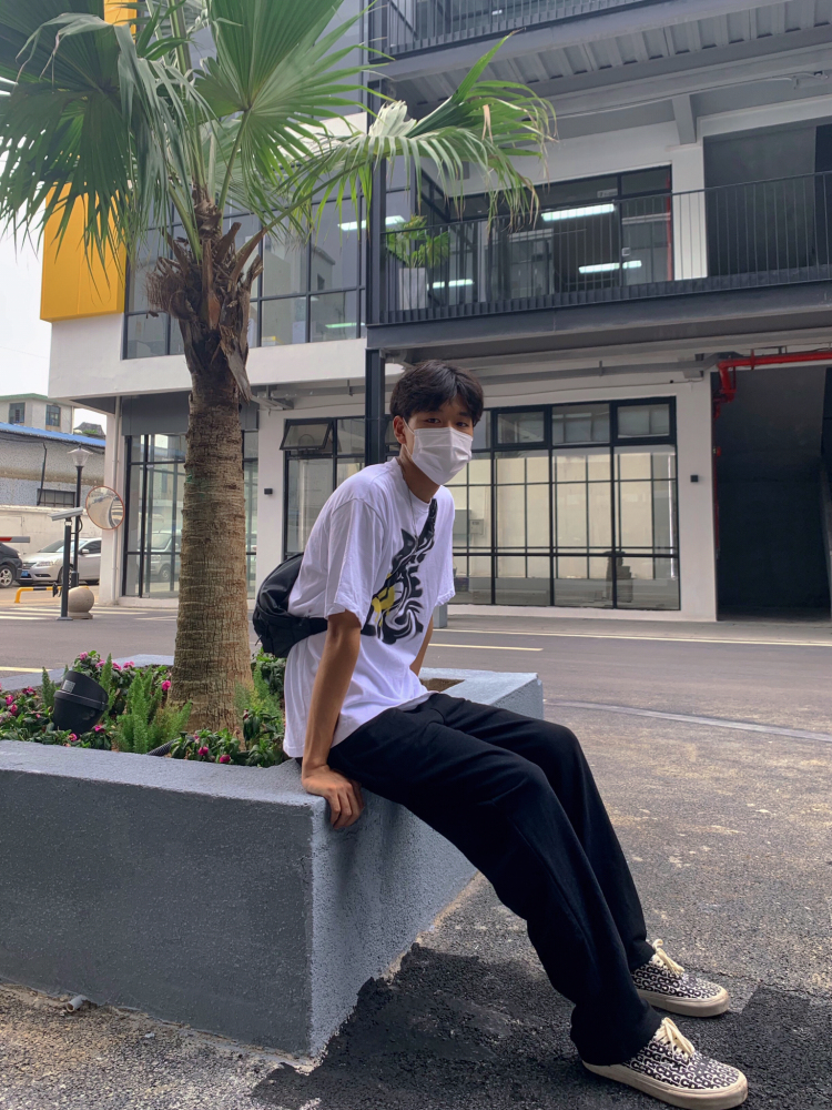 伟宏-广东省·广州市·白云区-抖音-本人喜欢拍照 可接买家秀 短视频制作 会p图 能精修 能穿搭 希望各位商家多多关注