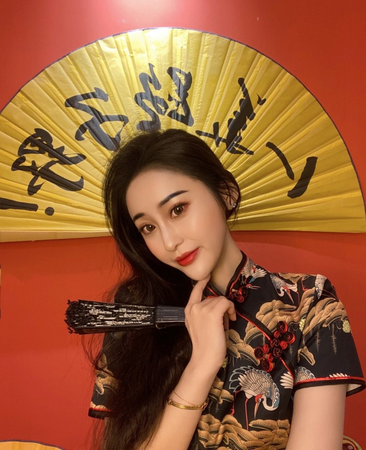 李坤🥑-黑龙江省·哈尔滨市·南岗区--会拍照 修图 出片快 接寄拍  脾气好 不矫情不事多 希望长期合作