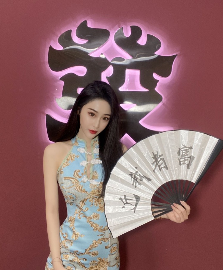 李坤🥑-黑龙江省·哈尔滨市·南岗区--会拍照 修图 出片快 接寄拍  脾气好 不矫情不事多 希望长期合作