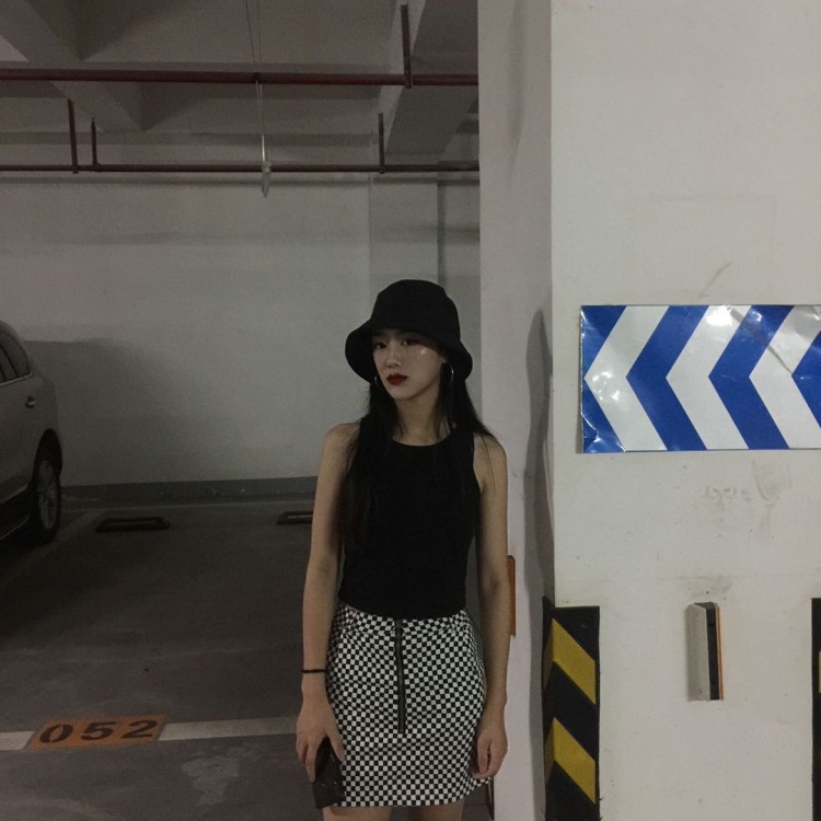 Bo-重庆市·重庆市·九龙坡区--接单范围包括淘宝买家秀，或者做寄拍 开箱视频等。身高160体重90斤，脸小上镜，也适合拍项链等饰品。