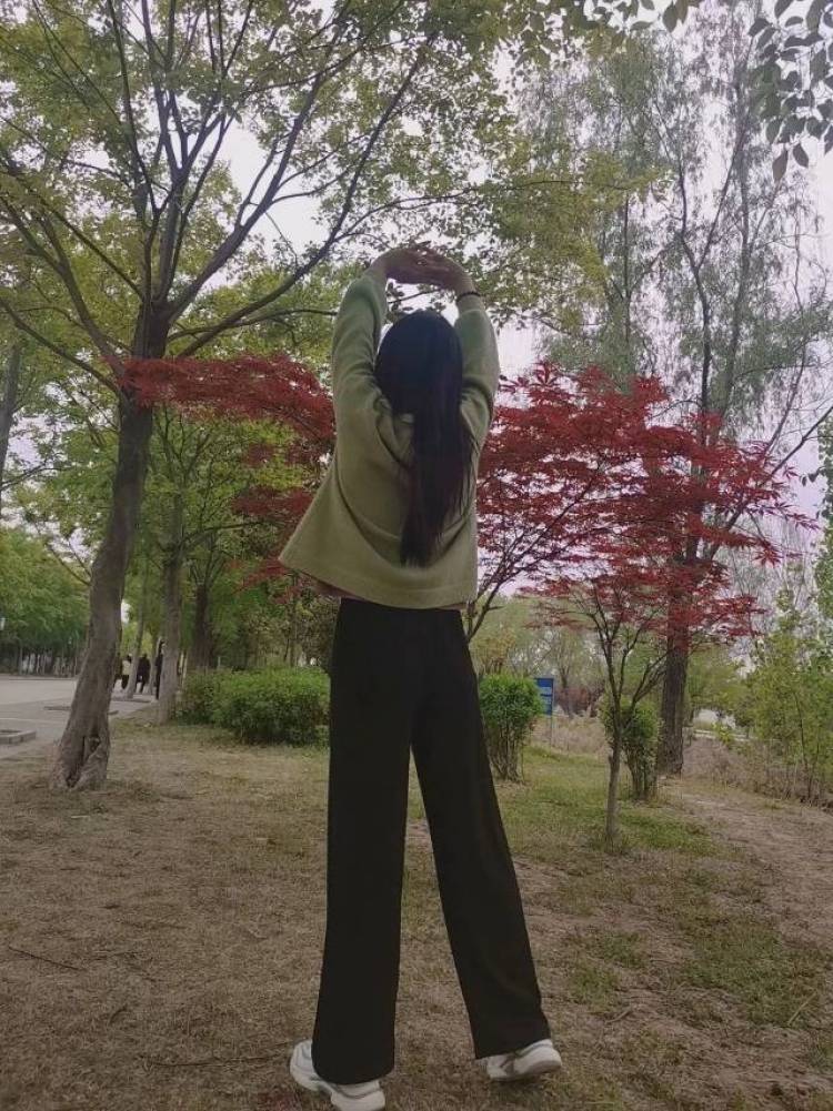 Aurora-吉林省·长春市·二道区-抖音  快手  ***-买家秀 借寄拍  170cm 53kg  价格可议  日常衣服都可驾驭 喜欢拍照 能p图