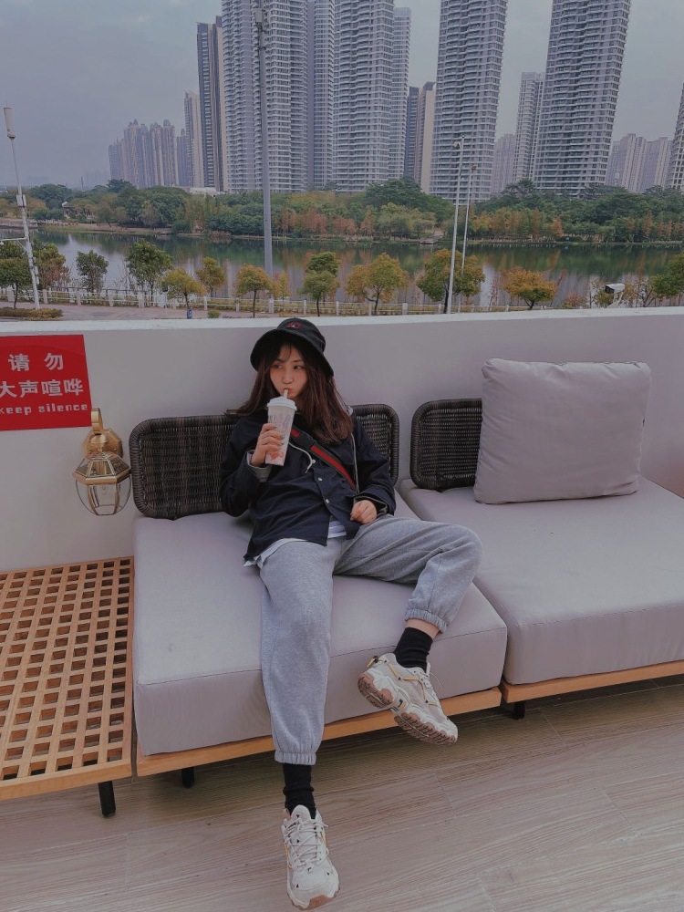 秦 桧 的 桧-河北省·张家口市·桥东区--希望做寄拍挣着零花钱，平时也喜欢出去玩拍照，做过一些简单的小视频。最好不要露脸的寄拍