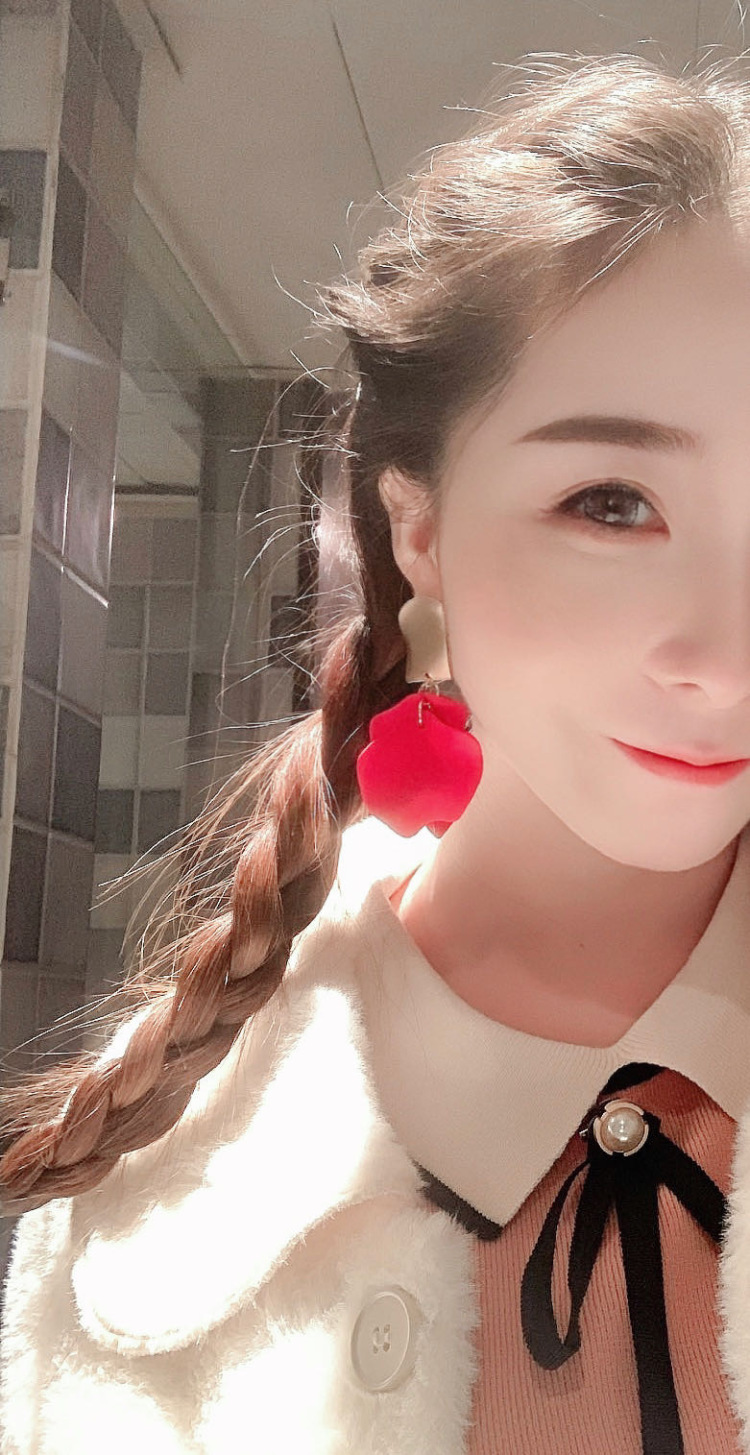 叶儿~-福建省·泉州市·丰泽区--大家好!我是丸子
个人比较喜欢拍照 穿搭 会化妆 会修图 会做视频 什么风格都可以 都能驾驭 有需要的老板可以找我
年龄:25
身高:155
体重:48KG
抖音粉丝:370
做过鞋服行业销售6年