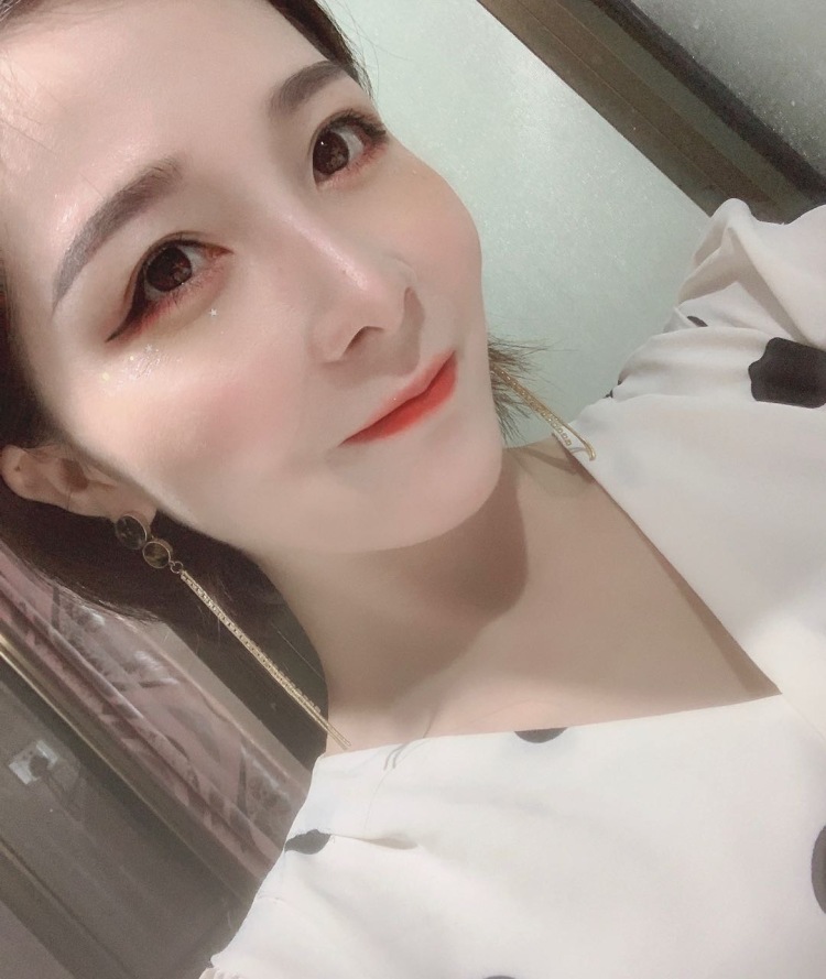 叶儿~-福建省·泉州市·丰泽区--大家好!我是丸子
个人比较喜欢拍照 穿搭 会化妆 会修图 会做视频 什么风格都可以 都能驾驭 有需要的老板可以找我
年龄:25
身高:155
体重:48KG
抖音粉丝:370
做过鞋服行业销售6年