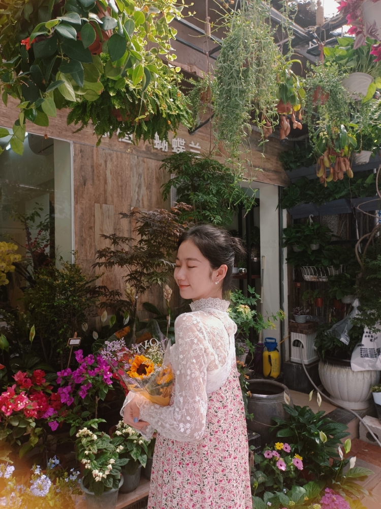 小巴巴-福建省·福州市·仓山区-*** 微博-可接寄拍买家秀和探店打卡,会拍照会p图,长相甜美,身高171cm,体重48kg