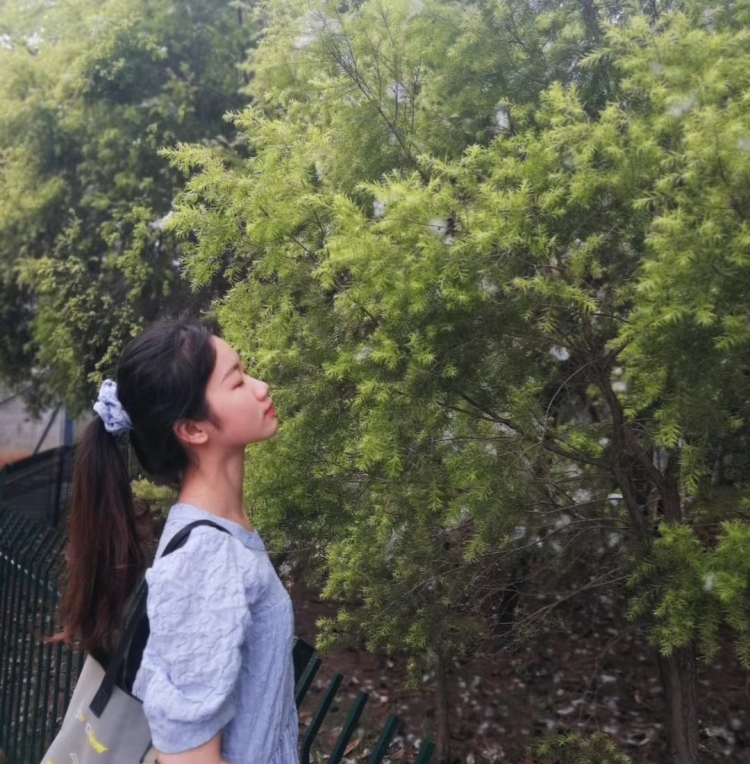 小巴巴-福建省·福州市·仓山区-*** 微博-可接寄拍买家秀和探店打卡,会拍照会p图,长相甜美,身高171cm,体重48kg