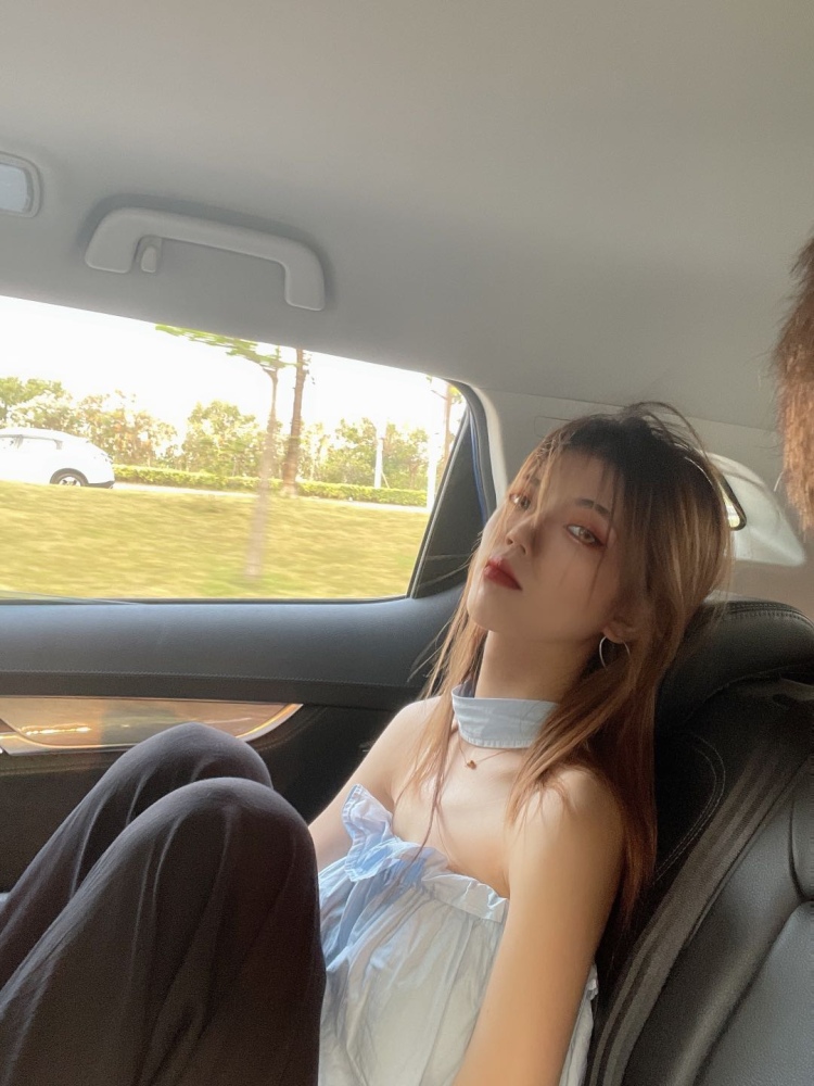 R.-广东省·东莞市·虎门镇-抖音 微博 ***-接网拍寄拍 详情页拍摄 探店等。设计专业,喜欢拍照,打卡网红餐厅并且会修图剪视频