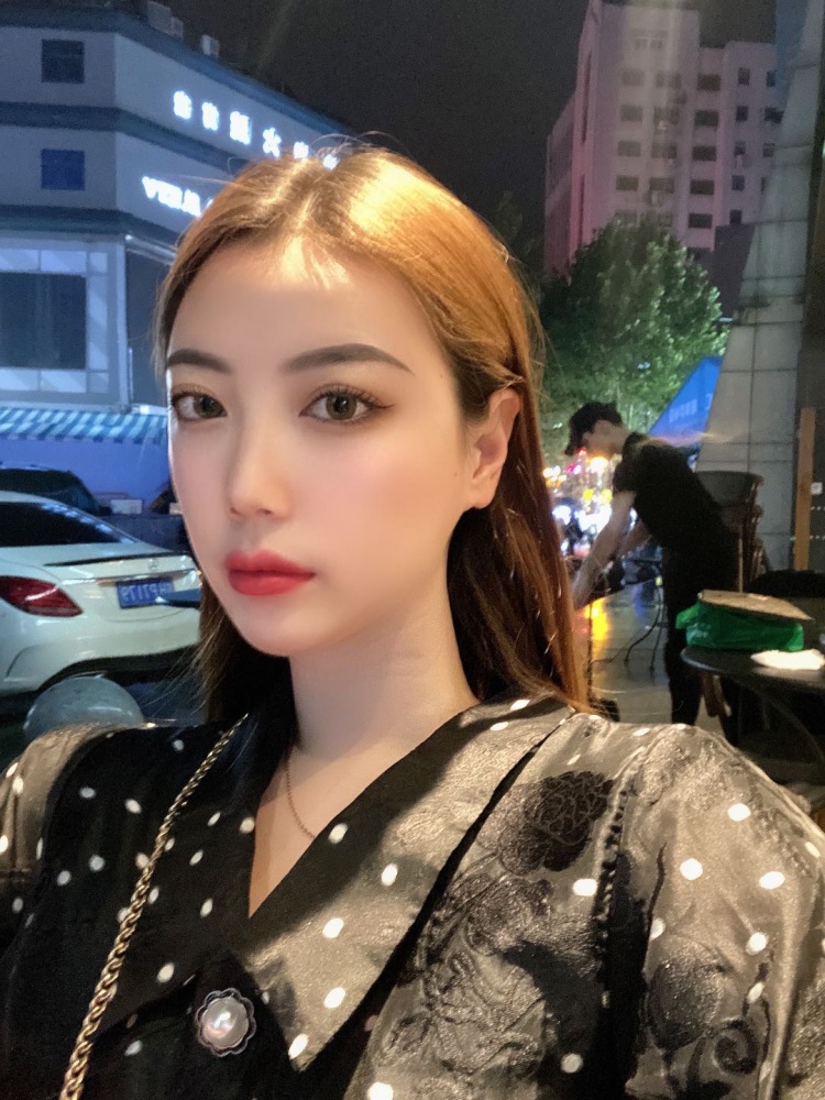 🍑-安徽省·合肥市·瑶海区-快手 ***-大家好，我是梁小九
身高168 重108（正在努力减肥中）
苹果型身材 自由职业
戴了很多年的美瞳 也喜欢拍照片 
如果有寄拍、卖家秀、瞳模请看下我 谢谢