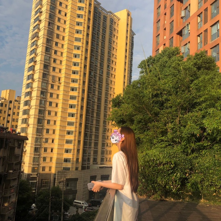 🍑-安徽省·合肥市·瑶海区-快手 ***-大家好，我是梁小九
身高168 重108（正在努力减肥中）
苹果型身材 自由职业
戴了很多年的美瞳 也喜欢拍照片 
如果有寄拍、卖家秀、瞳模请看下我 谢谢