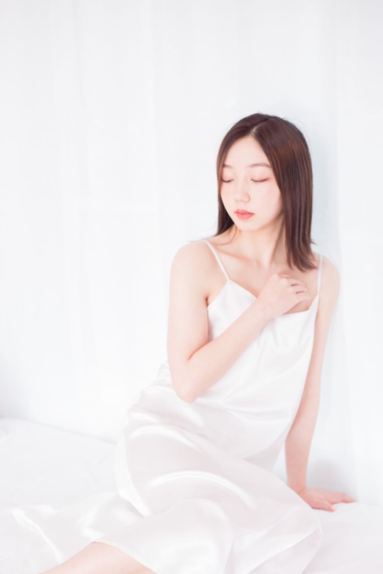 小仙女-江苏省·苏州市·虎丘区--身高162 体重100 接寄拍***测评，可拍全身，家里有美光灯设备齐全，不满意可重新拍，做过服装单，有经验，地址苏州，发货邮寄便宜