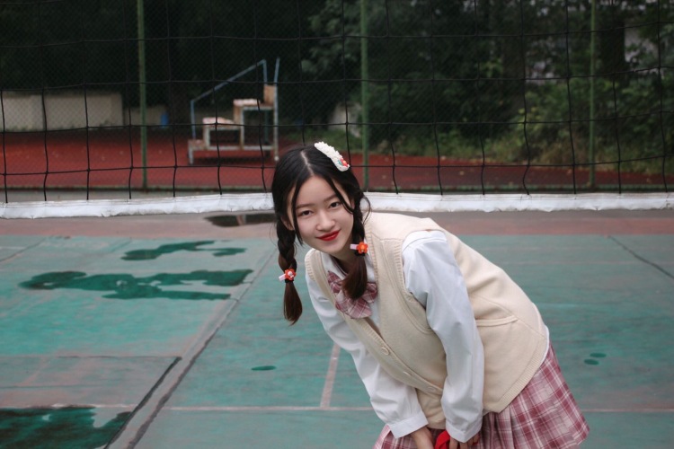 小小怪-湖北省·武汉市·洪山区--本人160cm 39kg 大学在读广告设计专业 有单反 学过摄影 绘画和ps 希望利用课余时间做寄拍模特